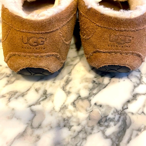 Ugg Unisex Size 6 Chesnut color Slippers - Picture 3 of 5